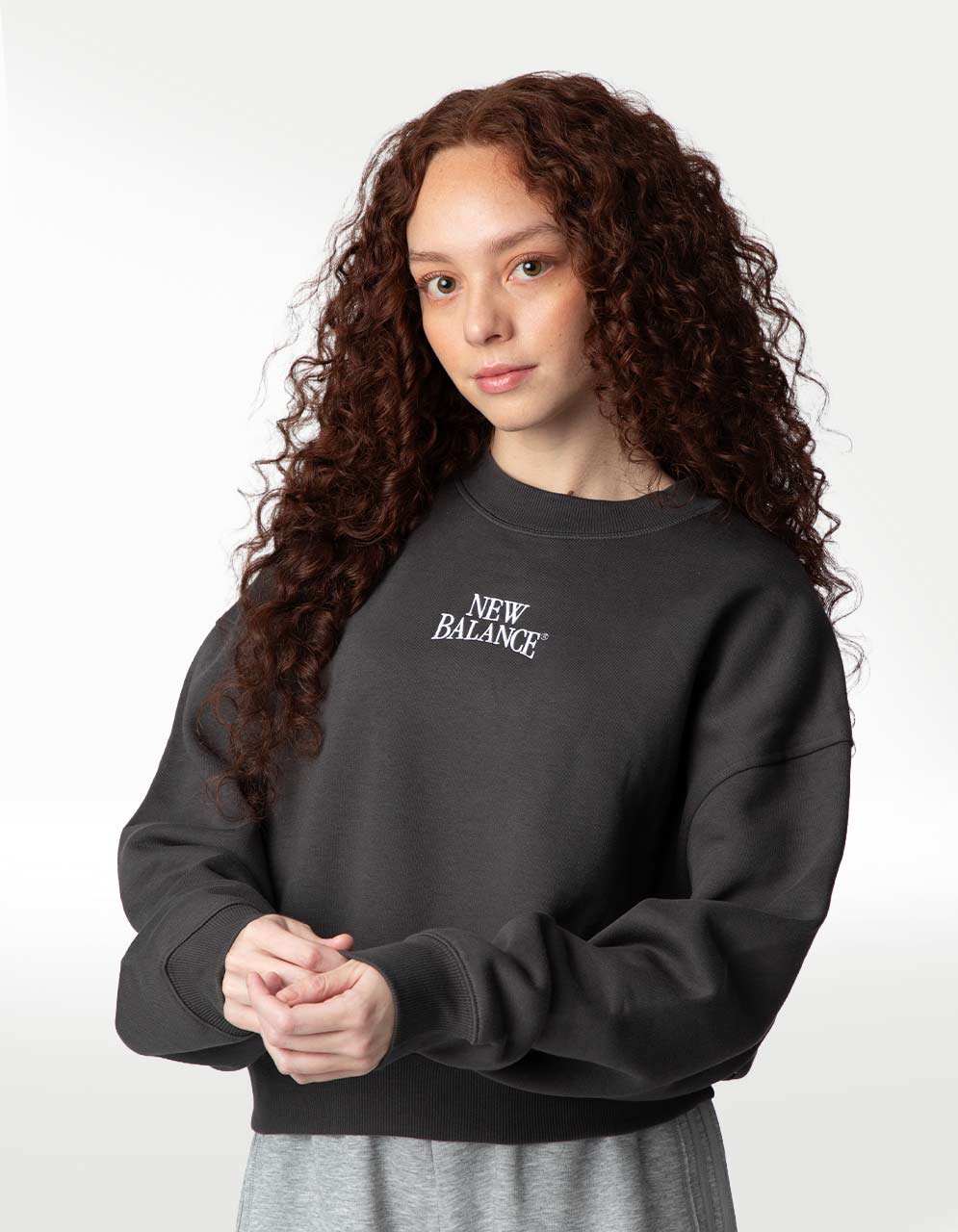 Sudadera New Balance Linear Heritage Flee Negro - Mujer — imagen 2