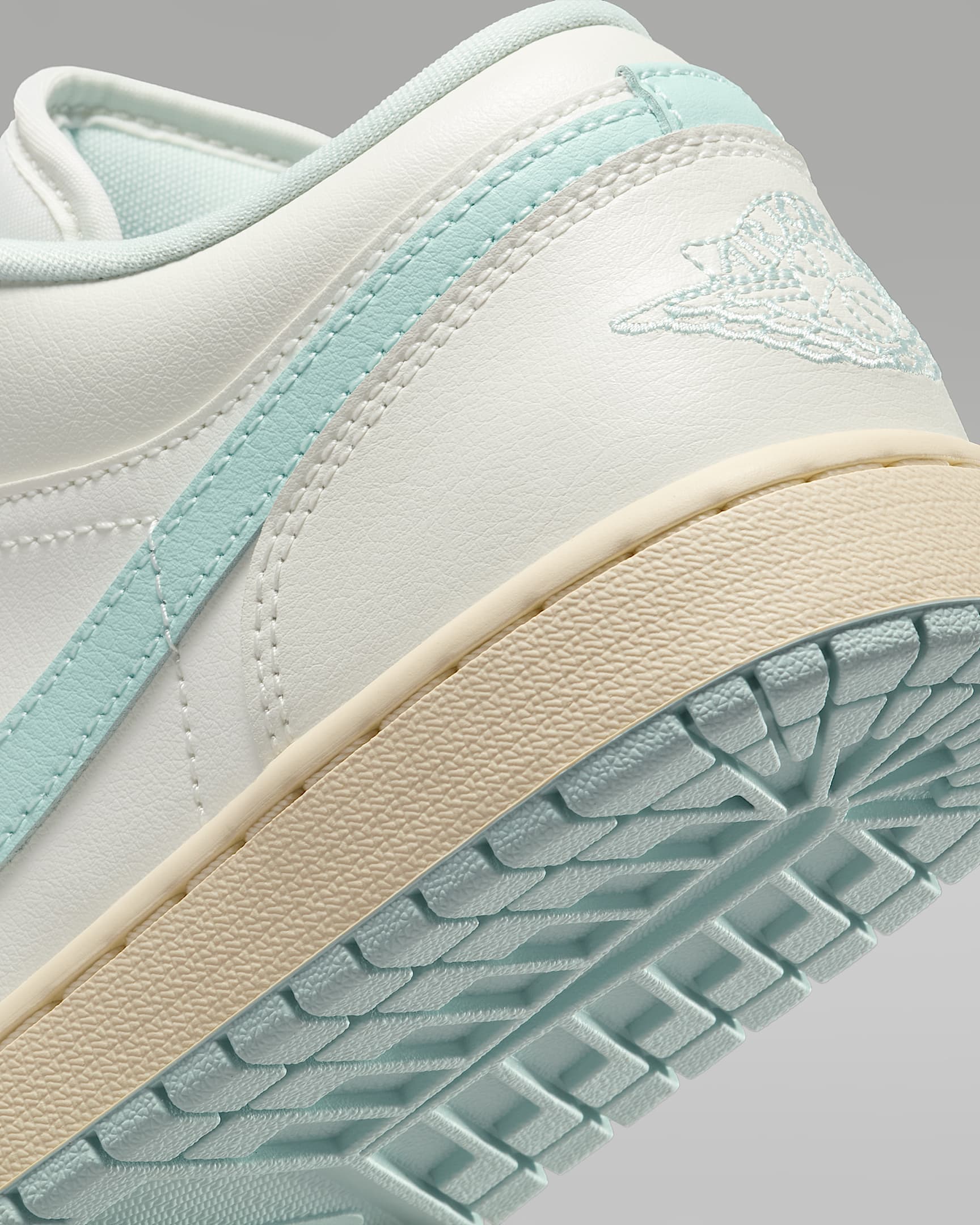 Tenis Nike Air Jordan 1 Low - Blanco — image 9