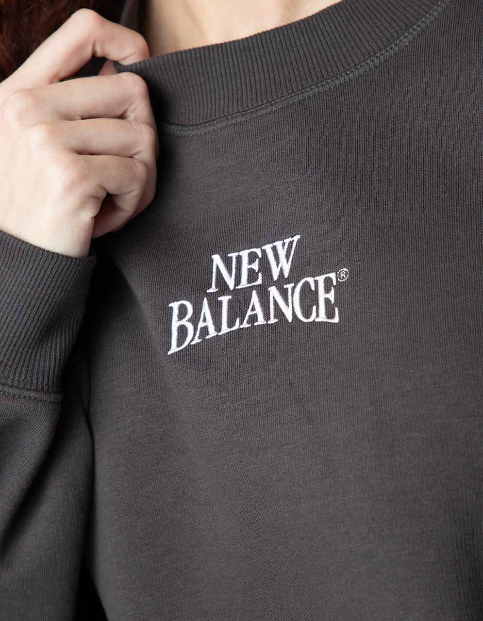 Sudadera New Balance Linear Heritage Flee Negro - Mujer — imagen 3