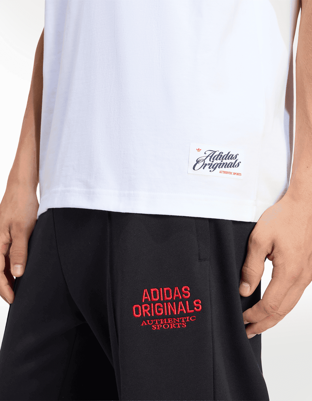 Playera Adidas GFX T Blanco - Hombre — imagen 3