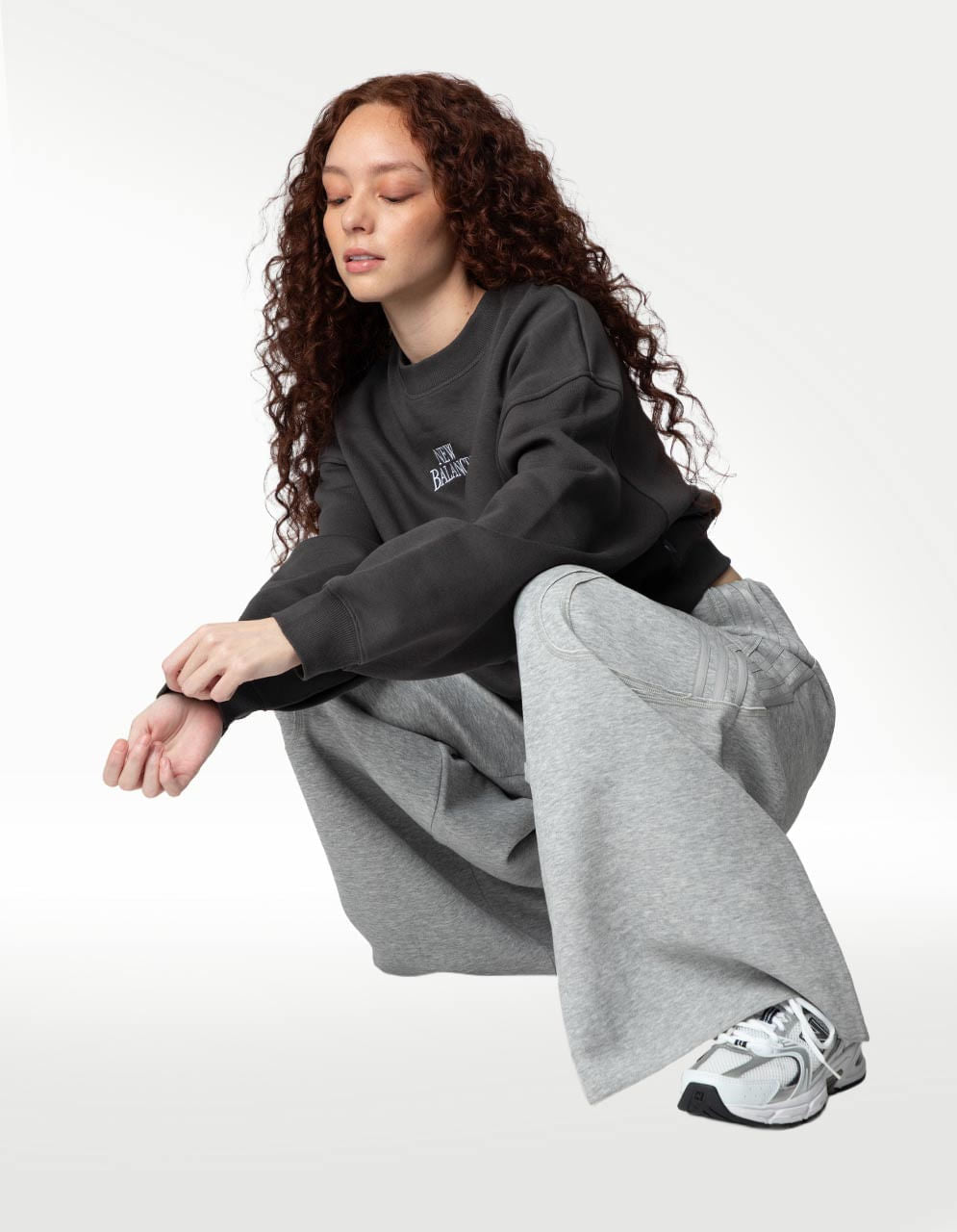Sudadera New Balance Linear Heritage Flee Negro - Mujer — imagen 5