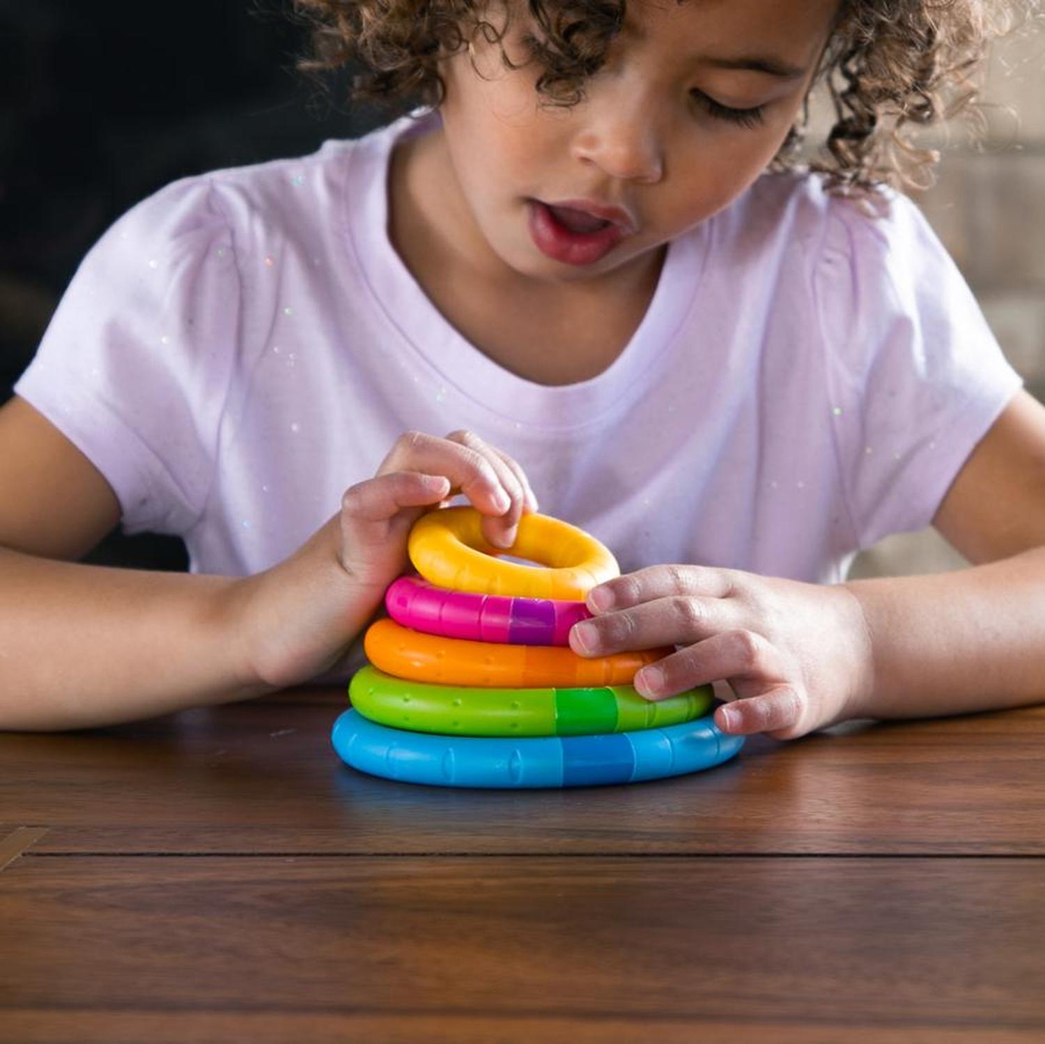 Juguete Sensorial Anillos Magnetizados Fat Brain Toys Tinker Rings Bebés 6m+ Multicolor 5 Anillos — imagen 5