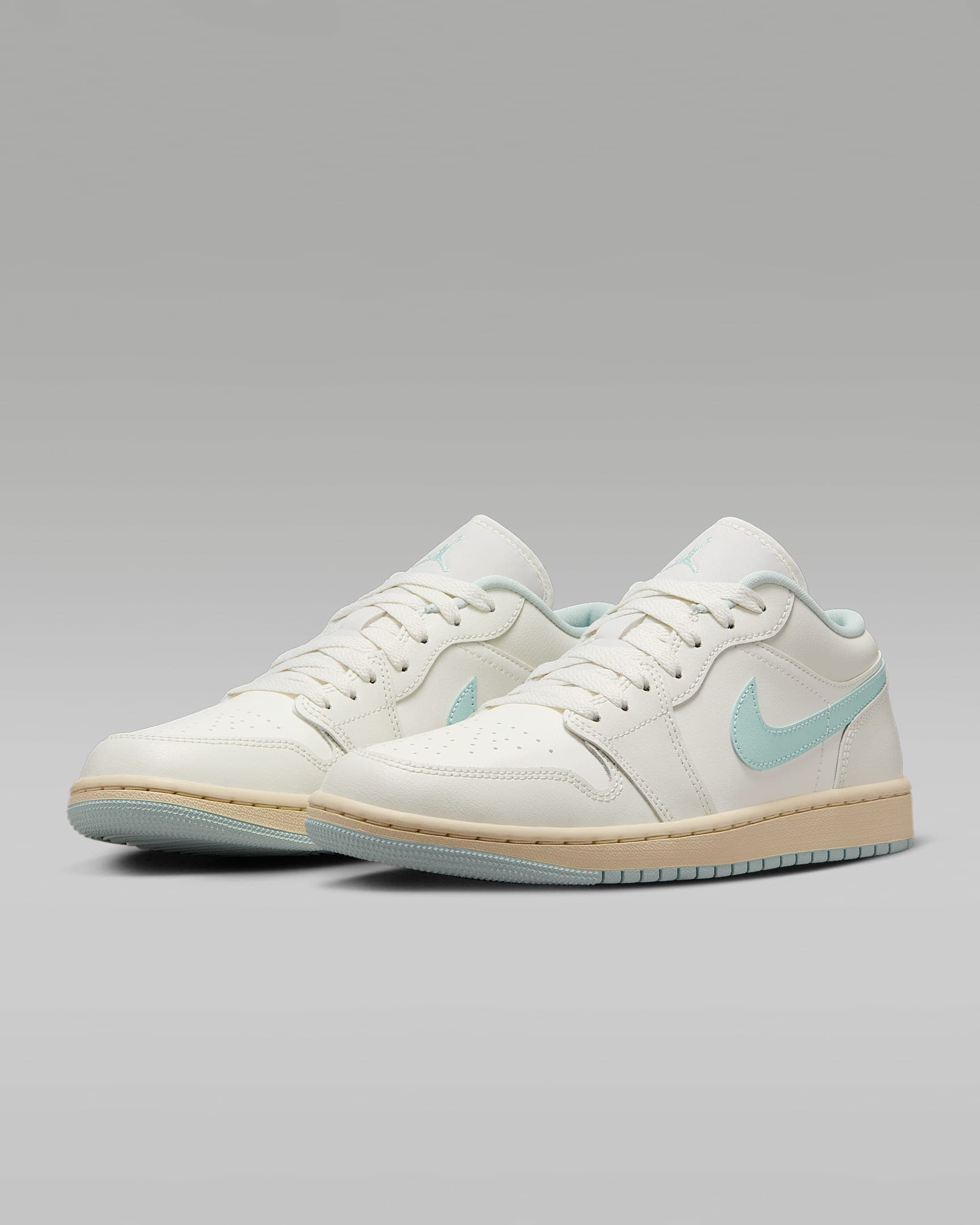 Tenis Nike Air Jordan 1 Low - Blanco — image 2