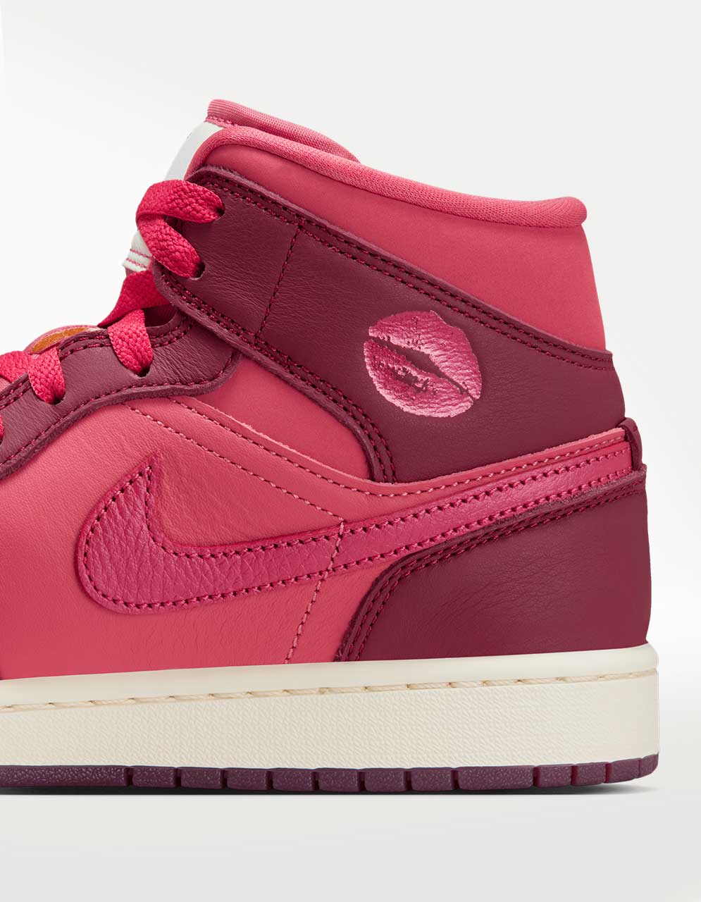 Tenis Jordan Air Jordan 1 Mid SE Rojo - Mujer — imagen 5