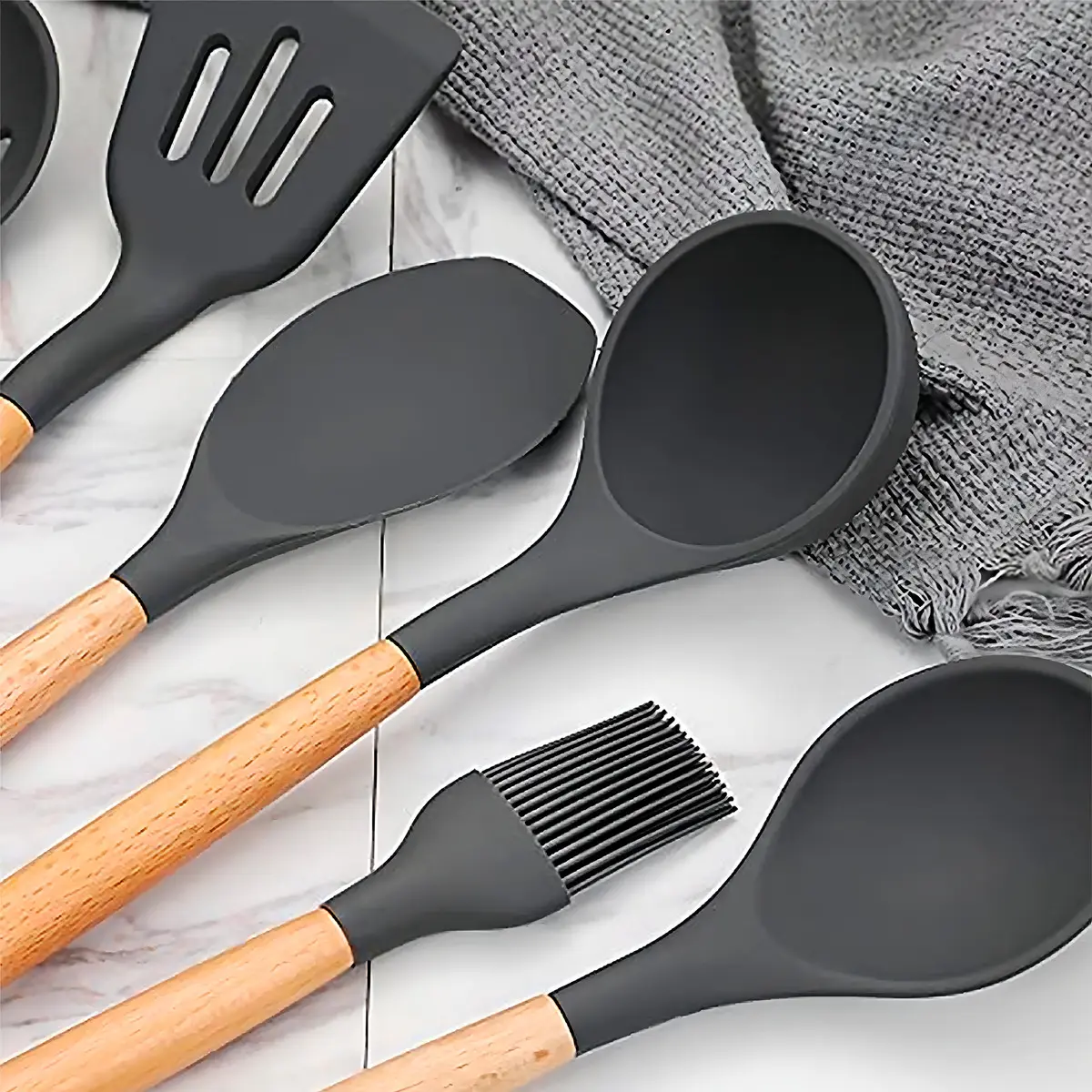 Set de Utensilios de Cocina de Silicón con Mango de Madera y Organizador — imagen 3