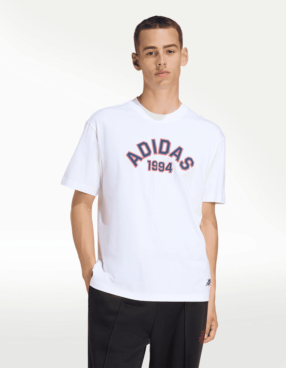 Playera Adidas GFX T Blanco - Hombre — imagen 2