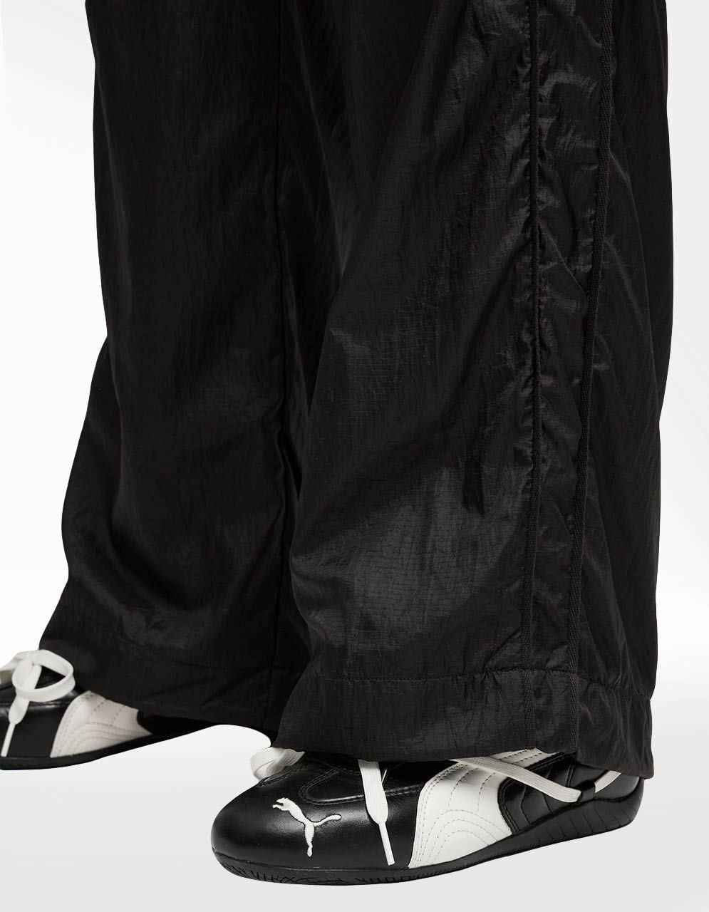 Pants Puma X Rosé T7 Relaxed Track Negro - Mujer — imagen 4
